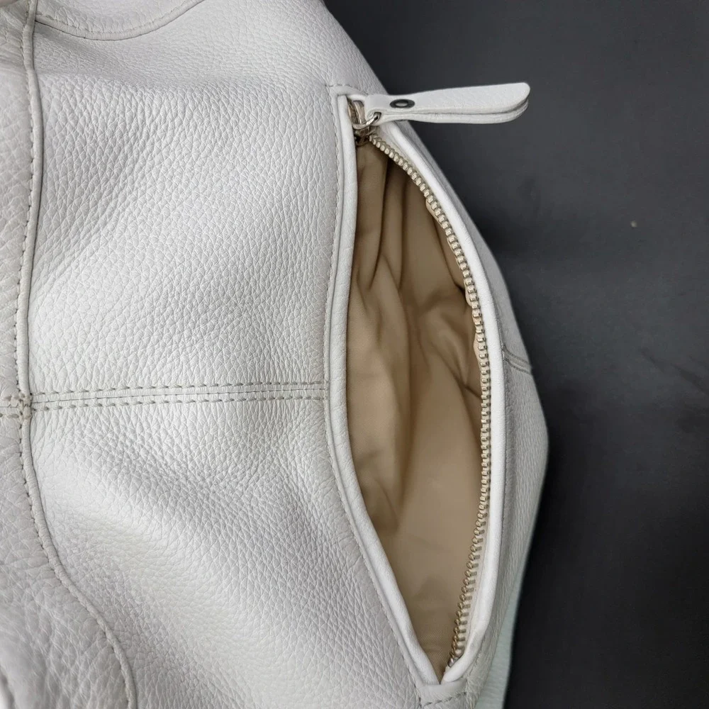 Donald J Pliner Large White Pebble Leather Slouch Hobo Shoulder Bag Lined